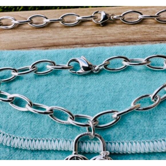 Tiffany & Co. Filigree Heart Key Pendant Bracelet in Silver, 7.5" - Picture 3 of 4